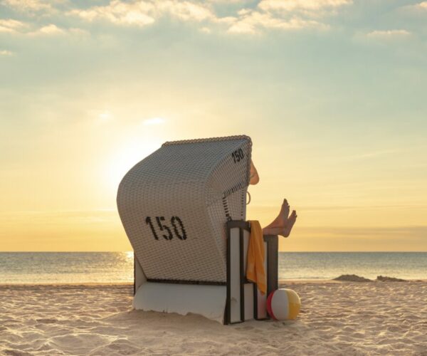 Entspannung im Strandkorb - Sonnenaufgang