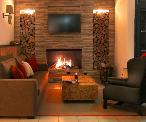 Lounge mit Kamin